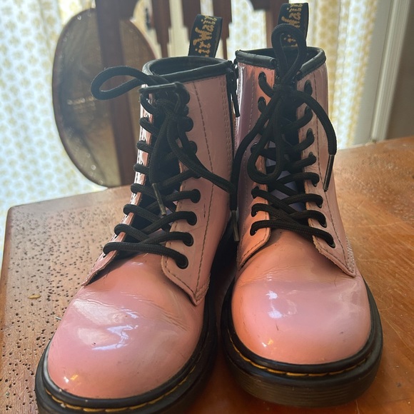 Girls size 1 DocMartins Baby Pink - Picture 2 of 6